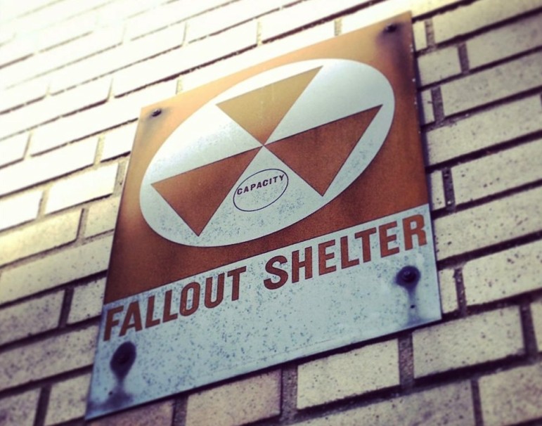 New_York_fallout_shelter_sign