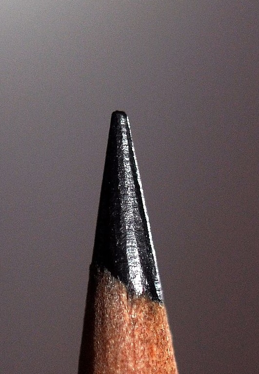 1024px-Closeup_of_pencil_graphite