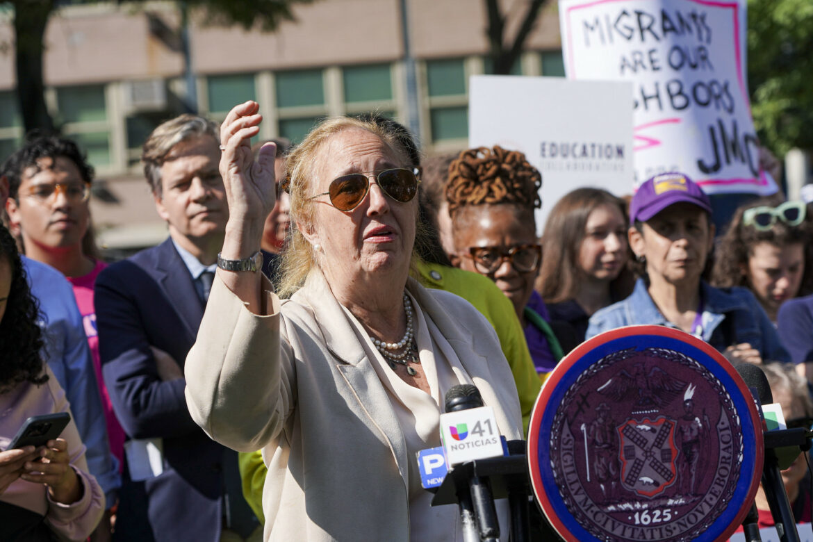 Gale Brewer at shelter deadline rally