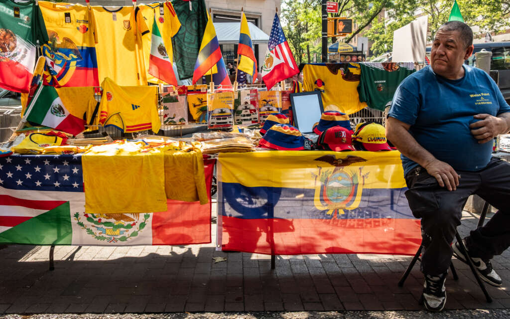PODCAST: ¿Por qué los latinos no saben si su identidad les ayuda o les perjudica en EE. UU.?